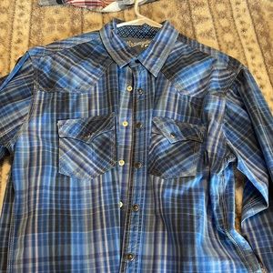 Wrangler long sleeve snap button up size large